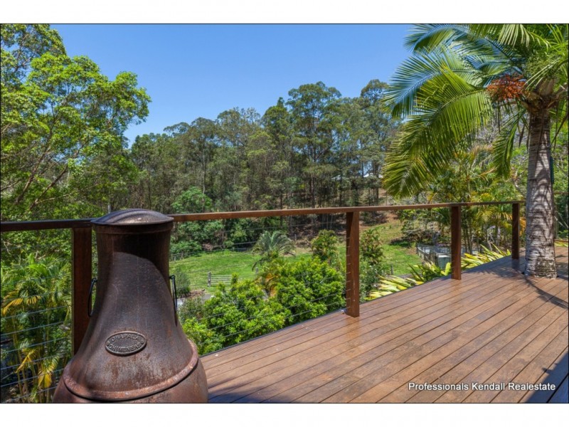 105 Henri Robert Drive, Clagiraba QLD 4211