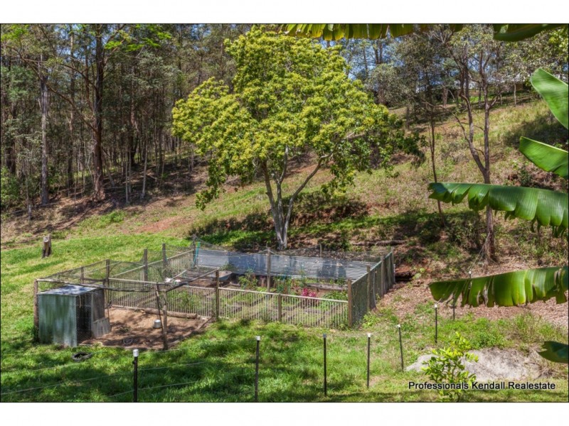 105 Henri Robert Drive, Clagiraba QLD 4211