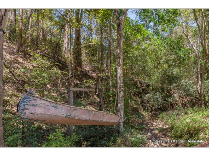 105 Henri Robert Drive, Clagiraba QLD 4211