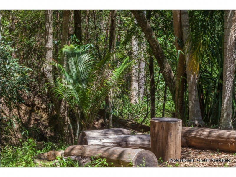 105 Henri Robert Drive, Clagiraba QLD 4211