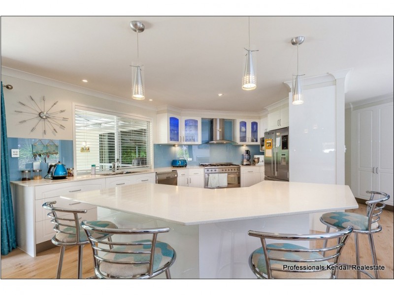 14 Ben Nevis Street, Tamborine Mountain QLD 4272