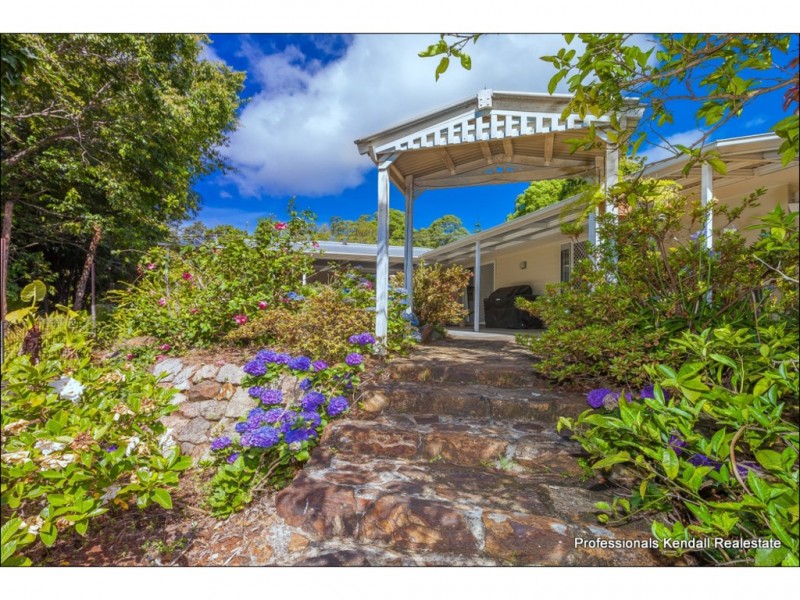 14 Ben Nevis Street, Tamborine Mountain QLD 4272