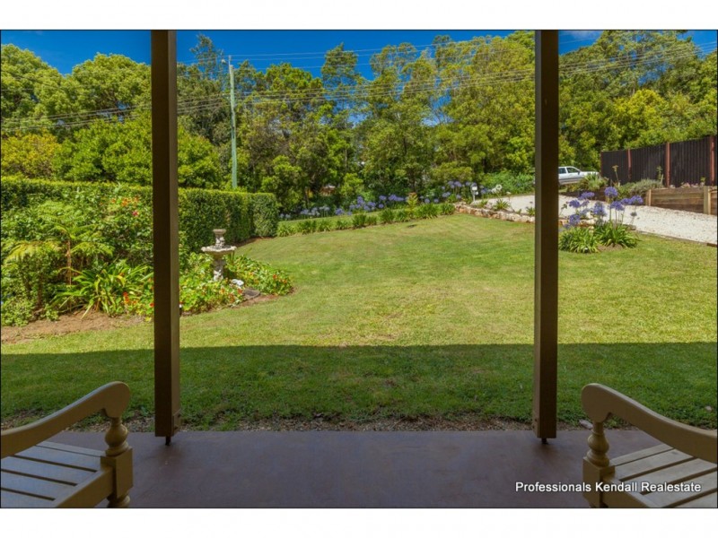 14 Ben Nevis Street, Tamborine Mountain QLD 4272