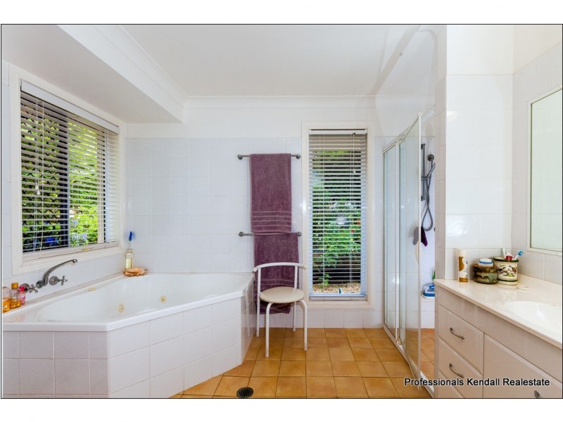 42 Pacific Parade, Tamborine Mountain QLD 4272