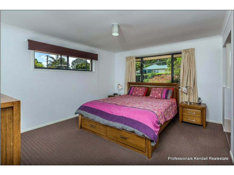 25 Griffith St, Tamborine Mountain QLD 4272