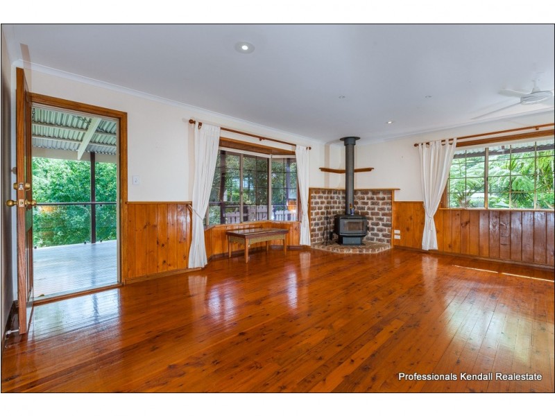 64 Kootenai Drive, Tamborine Mountain QLD 4272