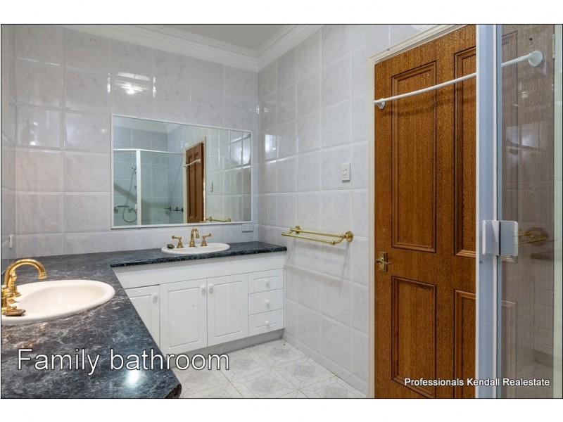 15 Landman Court, Clagiraba QLD 4211