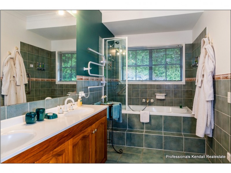 5 Platt Place, Tamborine Mountain QLD 4272