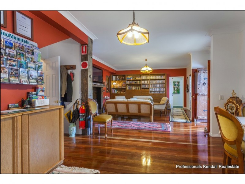 5 Platt Place, Tamborine Mountain QLD 4272