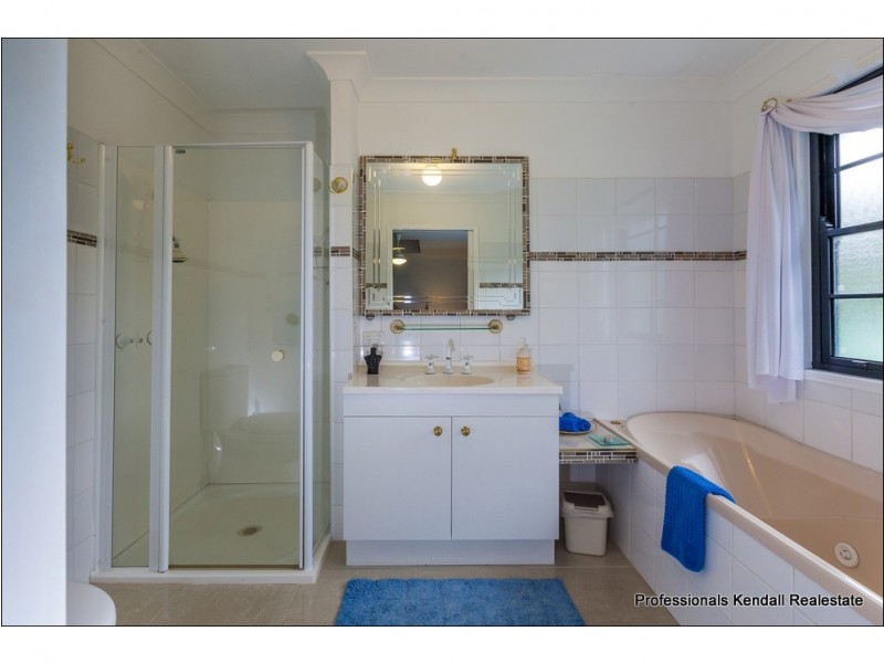 5 Platt Place, Tamborine Mountain QLD 4272