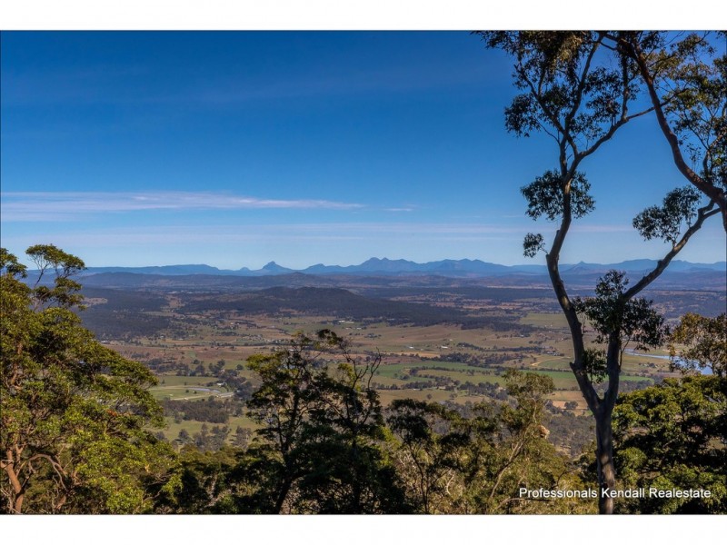 208 Beacon Road, Tamborine Mountain QLD 4272