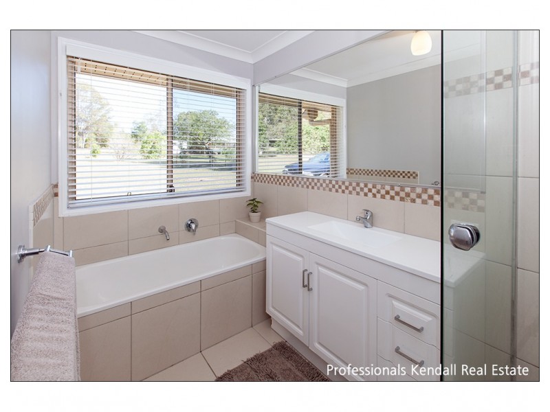 32 Carlie Court, Tamborine QLD 4270