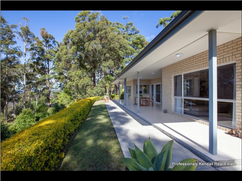 32 Eagles Retreat Place, Tamborine Mountain QLD 4272