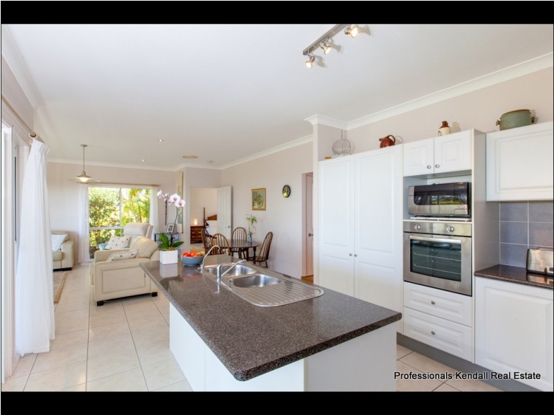 32 Eagles Retreat Place, Tamborine Mountain QLD 4272