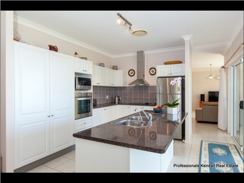 32 Eagles Retreat Place, Tamborine Mountain QLD 4272