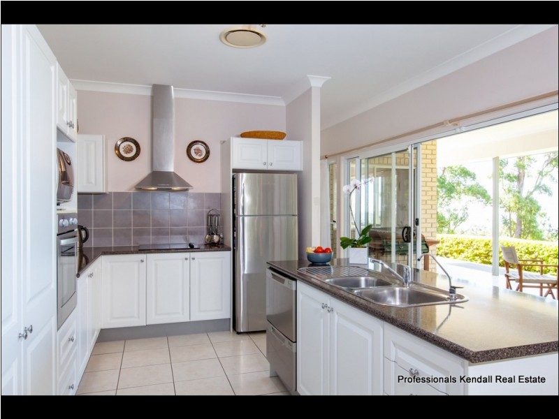 32 Eagles Retreat Place, Tamborine Mountain QLD 4272