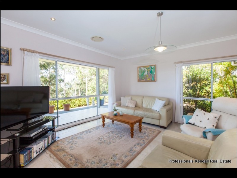 32 Eagles Retreat Place, Tamborine Mountain QLD 4272