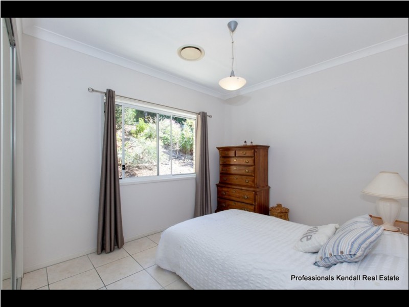 32 Eagles Retreat Place, Tamborine Mountain QLD 4272