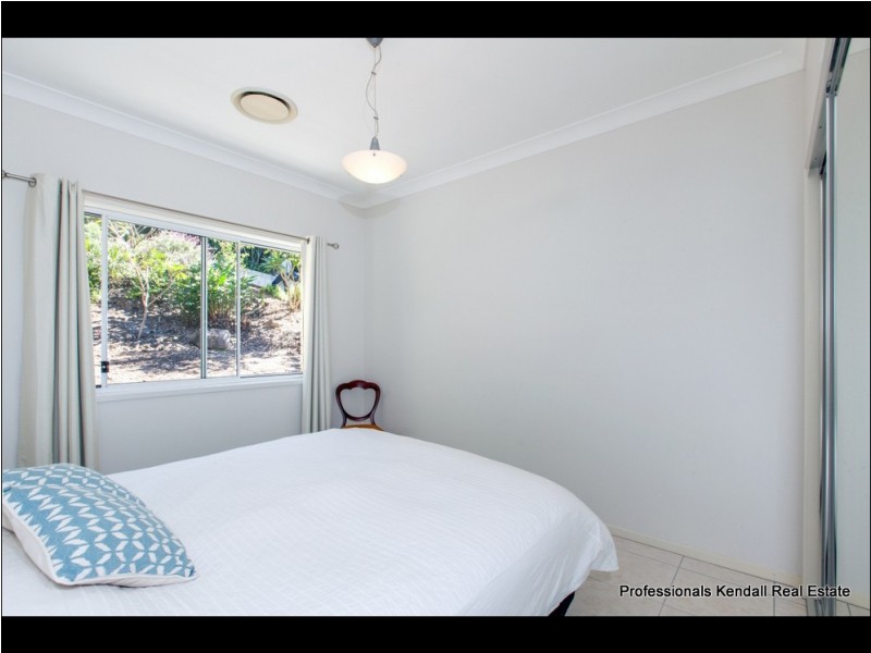 32 Eagles Retreat Place, Tamborine Mountain QLD 4272