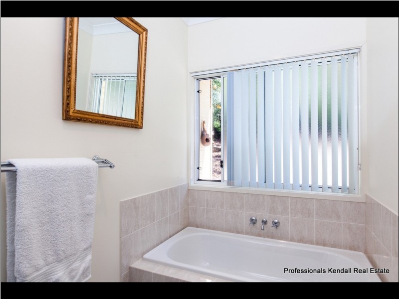 32 Eagles Retreat Place, Tamborine Mountain QLD 4272