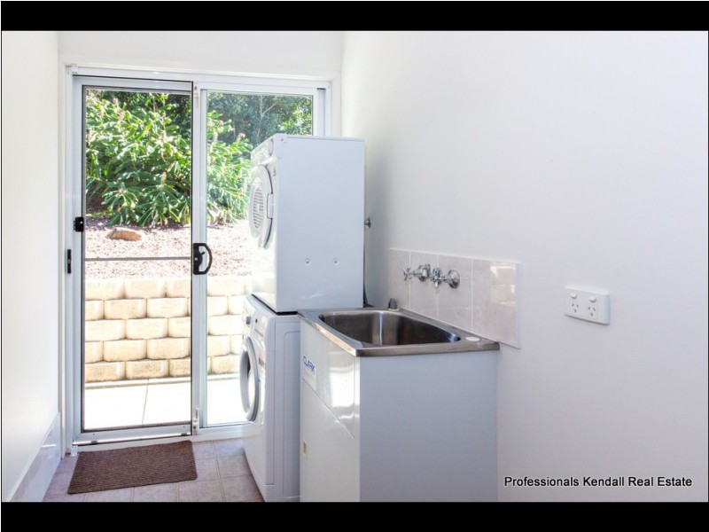 32 Eagles Retreat Place, Tamborine Mountain QLD 4272