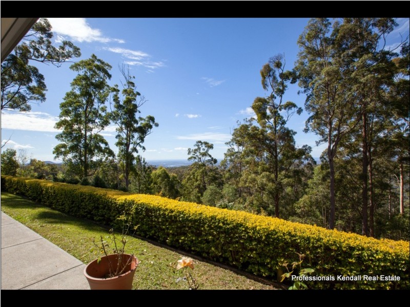 32 Eagles Retreat Place, Tamborine Mountain QLD 4272