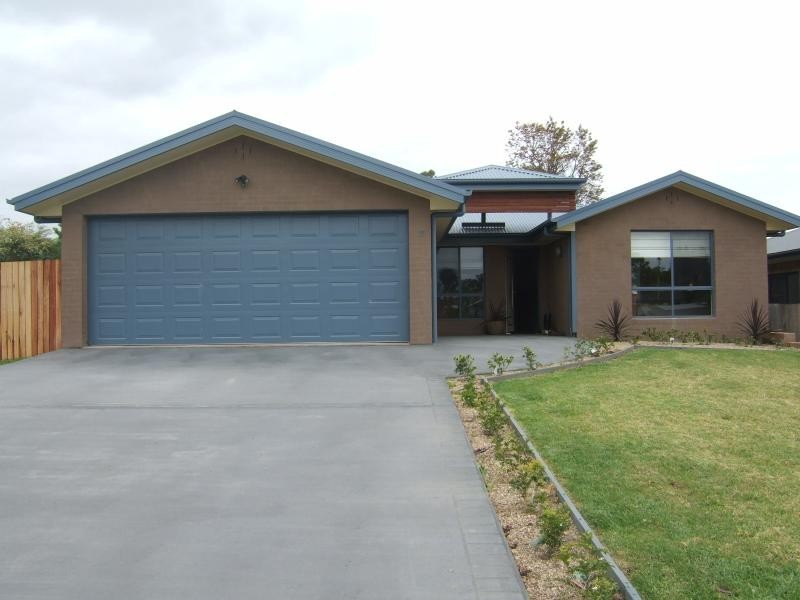 15 Heffernan Place, Moruya NSW 2537