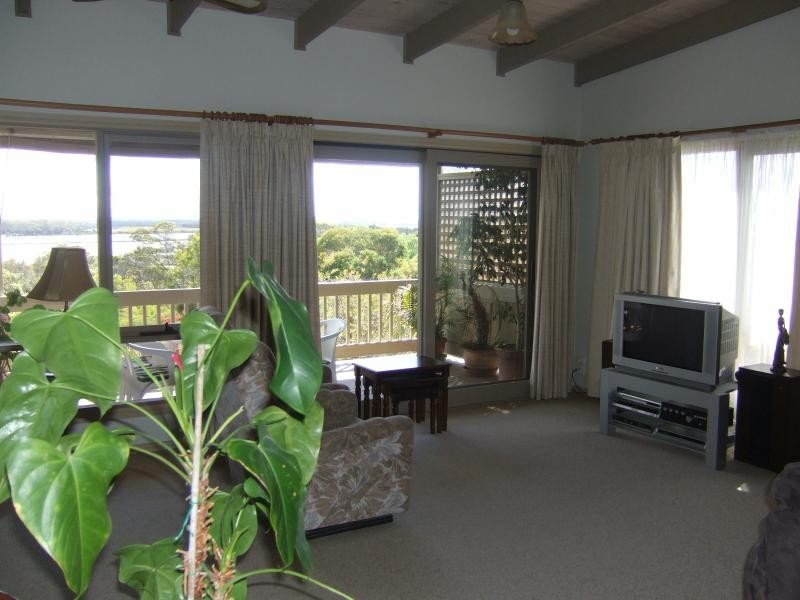 24 Dell Parade, Moruya Heads NSW 2537