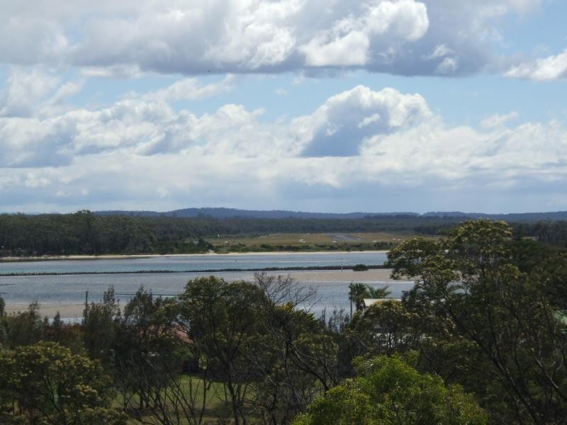 24 Dell Parade, Moruya Heads NSW 2537