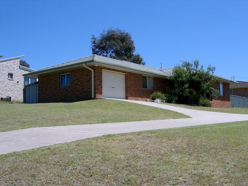 2 Panorama Parade, Moruya NSW 2537