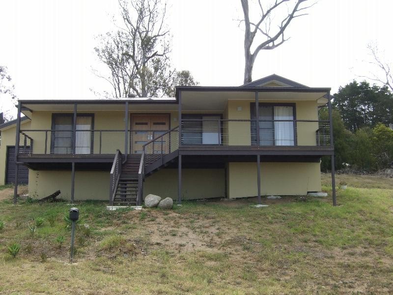 11 Pioneer Avenue, Moruya NSW 2537