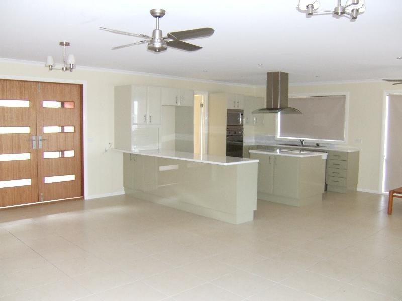 11 Pioneer Avenue, Moruya NSW 2537