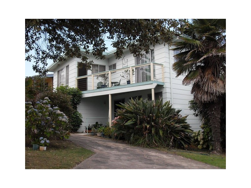 6  kitchener Road, Tuross Head NSW 2537