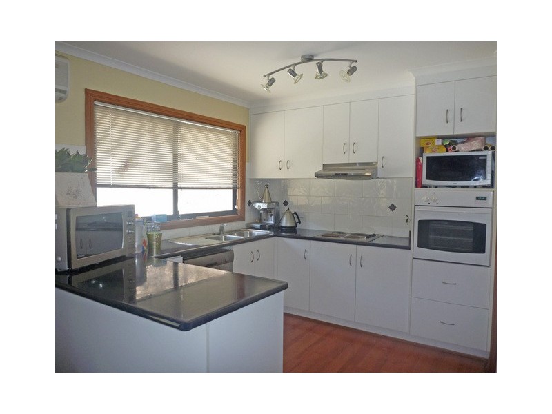 12 Bootman Place, Moruya NSW 2537