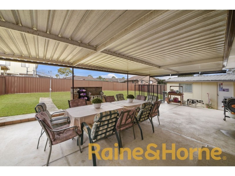 13 Lago Place, St Clair NSW 2759