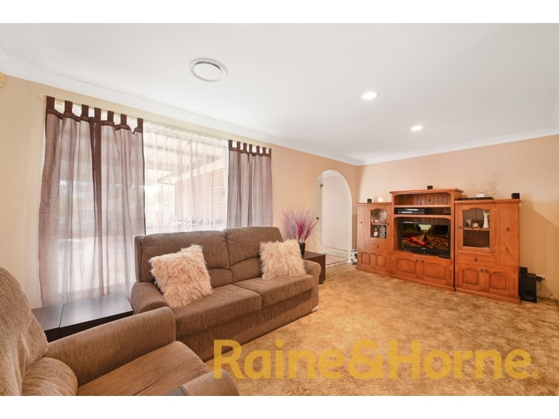 13 Lago Place, St Clair NSW 2759