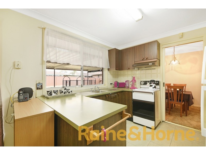 13 Lago Place, St Clair NSW 2759