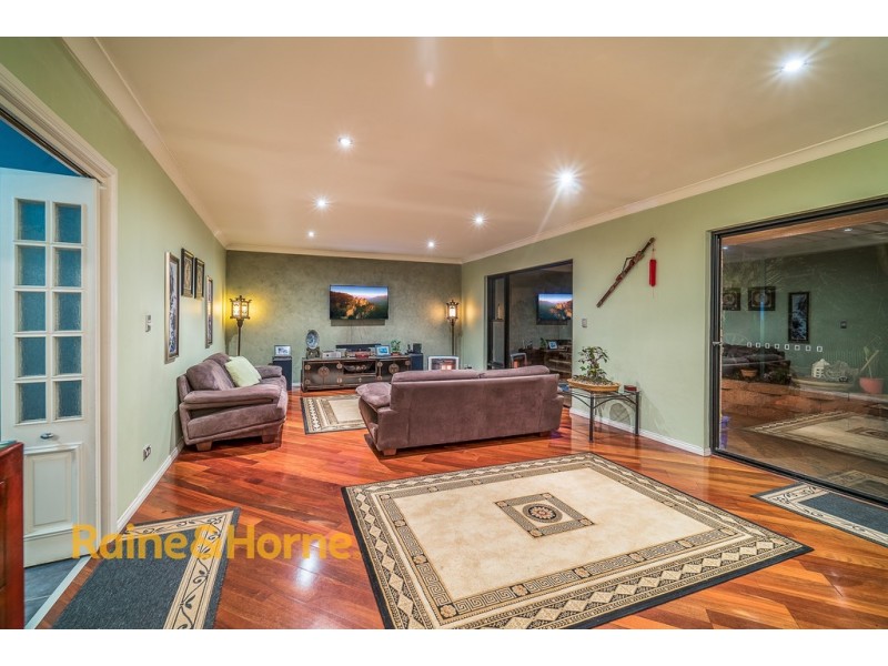 1 CARRINGTON ROAD, Londonderry NSW 2753