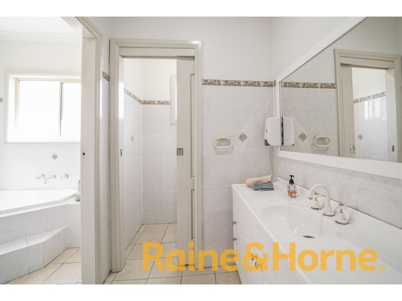 18 Lakewood Terrace, Glenmore Park NSW 2745