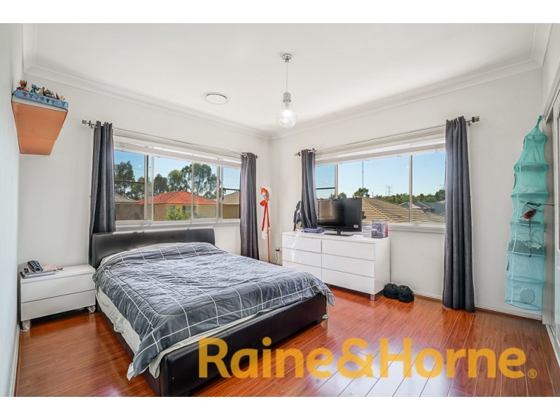 18 Lakewood Terrace, Glenmore Park NSW 2745