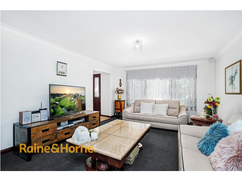 27 Devaney Ave, Glenmore Park NSW 2745