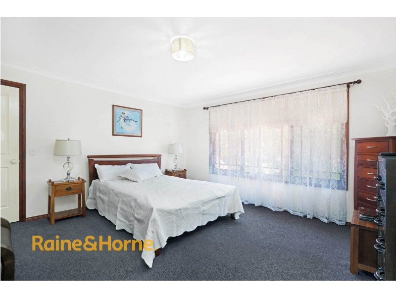 27 Devaney Ave, Glenmore Park NSW 2745