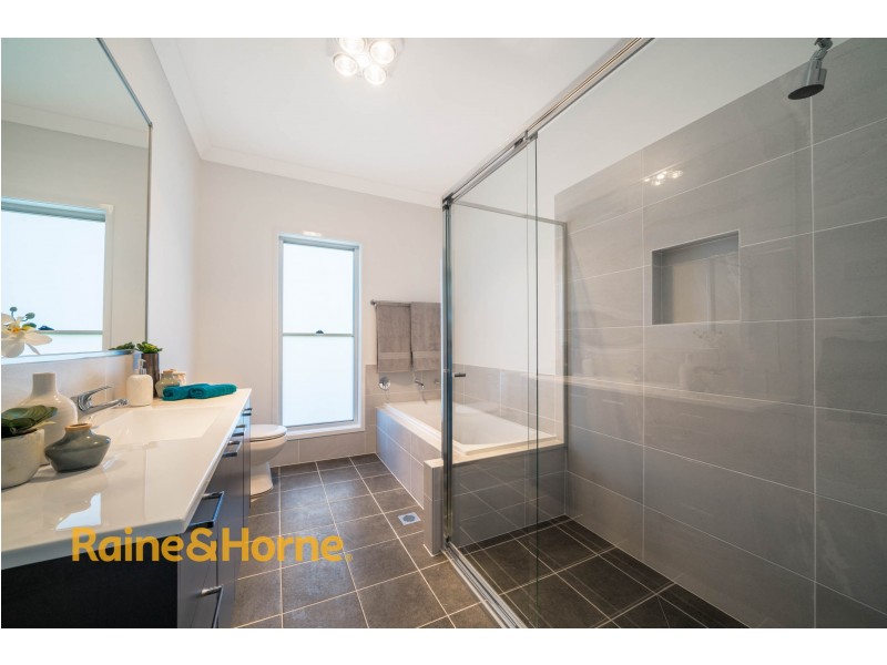 4 Walmsley Crescent, Silverdale NSW 2752