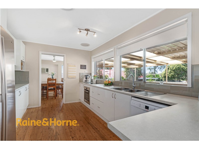 4 Robyn Avenue, South Penrith NSW 2750