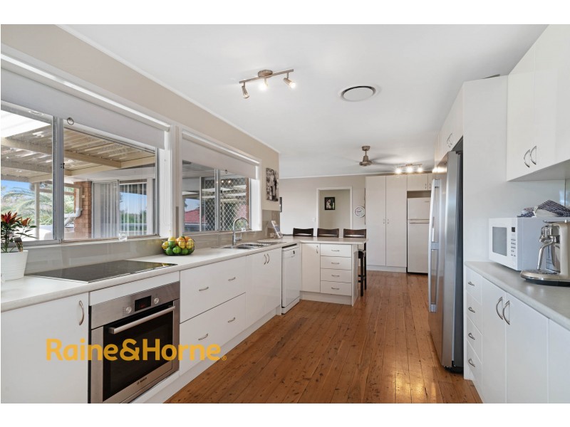 4 Robyn Avenue, South Penrith NSW 2750