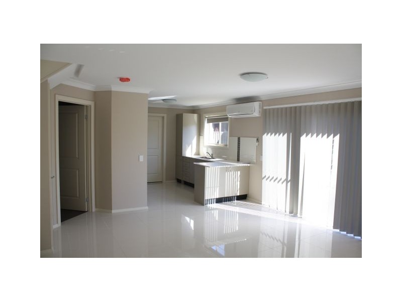 1/27 Eton Road, Cambridge Park NSW 2747