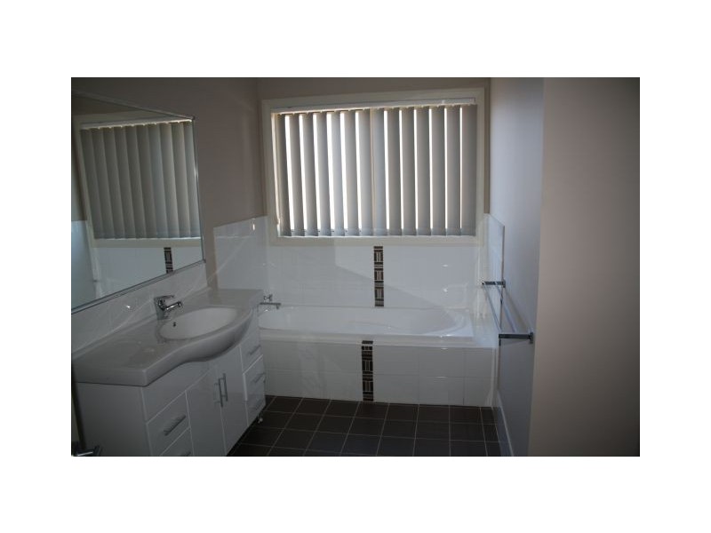 1/27 Eton Road, Cambridge Park NSW 2747