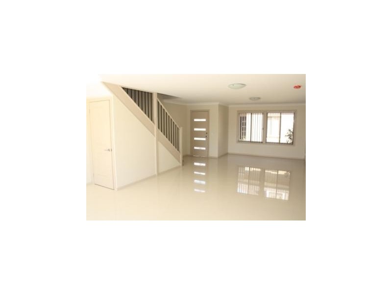 4/27 Eton Road, Cambridge Park NSW 2747