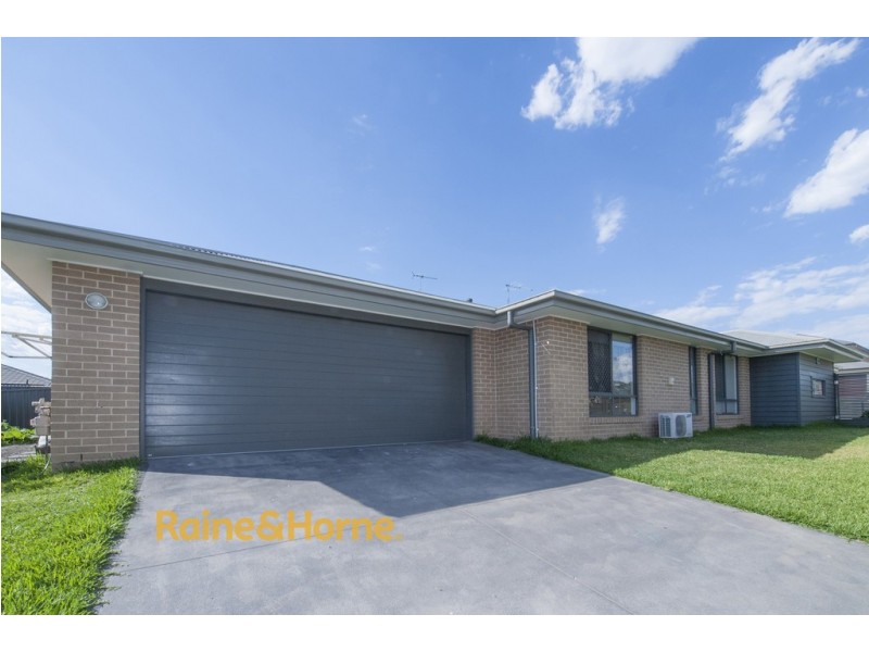 10 Glenmore Ridge Drive, Glenmore Park NSW 2745