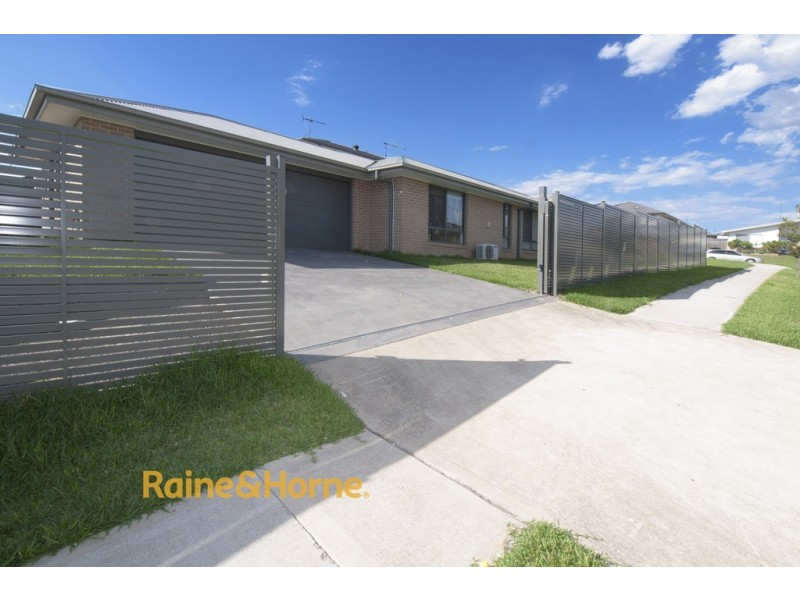 10 Glenmore Ridge Drive, Glenmore Park NSW 2745